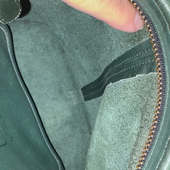 Vintage 90's Coach Cowhide Leather Crossbody Bag. Made is Usa. - Picture 7 of 12